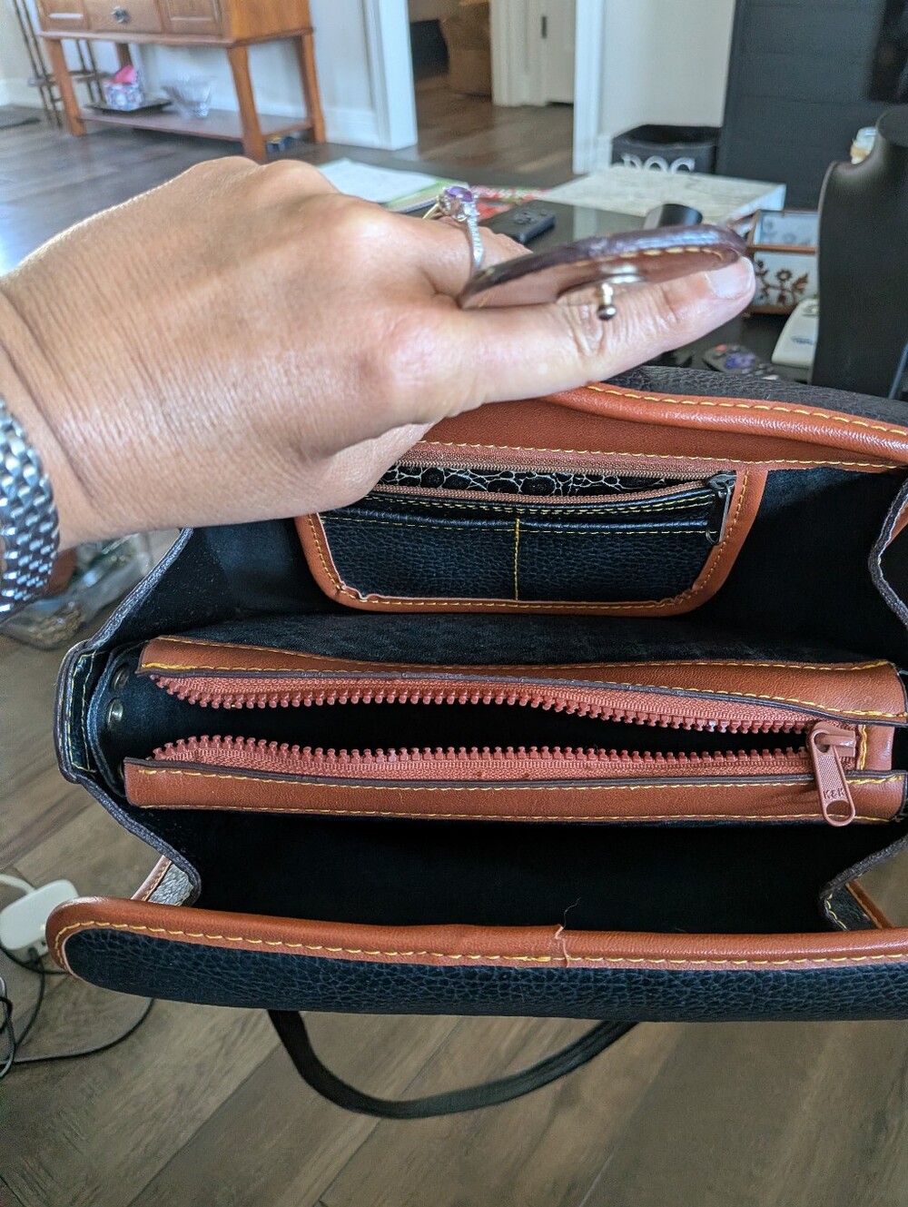 Dooney & Bourke Vintage 1990 Black Pebbled Leather Crossbody - Picture 7 of 15